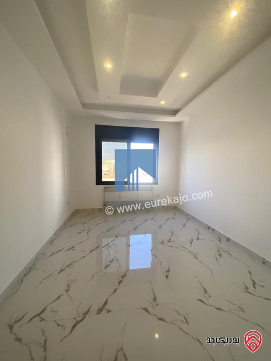 شقة أرضية فاخرة للبيع في عمان - خلدا قرب إشارة البنك العربي ومركز زها 220م مع ترس 50م لم تسكن