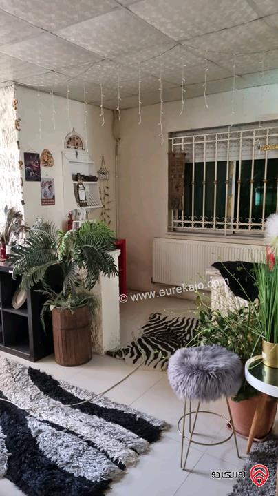 شقة شبه أرضية مساحة 250م داخلي و 255م خارجي للبيع في عمان - ام السماق