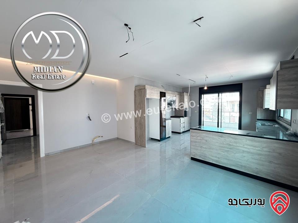 شقة فارغة للايجار في عمان - ام السماق مساحة 230م طابق ثاني تشطيبات ديكورات فاخرة جديدة لم تسكن