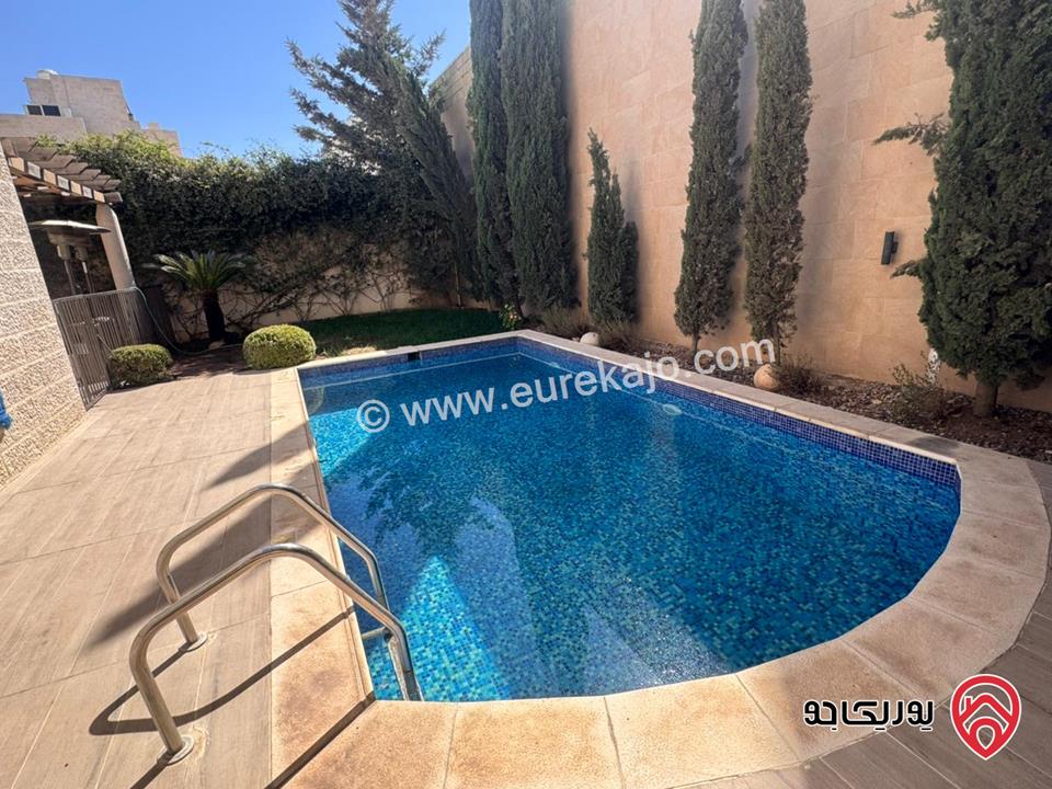 فيلا متلاصقة للبيع او للايجار في عبدون قرب الاسفاره الامريكيه مساحة الارض 500م ومساحة البناء 700م ومساحة الحديقة 200م موقع مميز واطلالة خلابة منطقة فلل واصل جميع الخدمات 