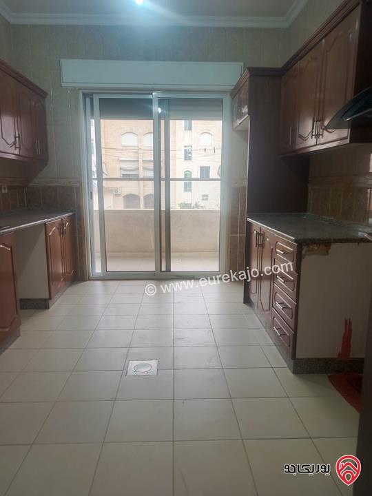 شقة طابق أول مساحة 200م للايجار في عمان - ام السماق 