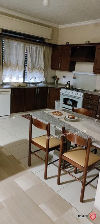 شقة ديلوكس طابق أول مساحة 192م للايجار مفروشة في عمان - الدوار الرابع، شارع الملك ناصيف عمارة رقم 11