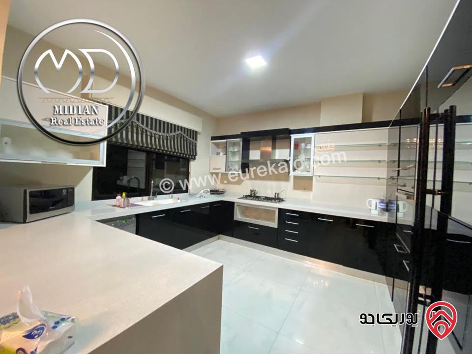 شقة مفروشة للايجار في عمان - ضاحية الامير راشد مساحة 200م طابق ثالث تشطيبات و ديكورات فاخرة اطلالة جميلة