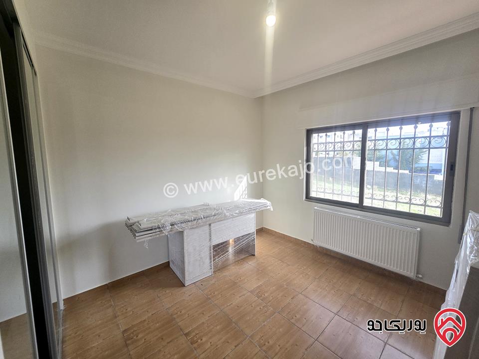 شقة ارضية فارغة مساحة 200م داخلي و 50م خارجي للإيجار السنوي مجددة بالكامل مع كراج و مدخل وتراس خاص في عمان - ضاحية الأمير راشد