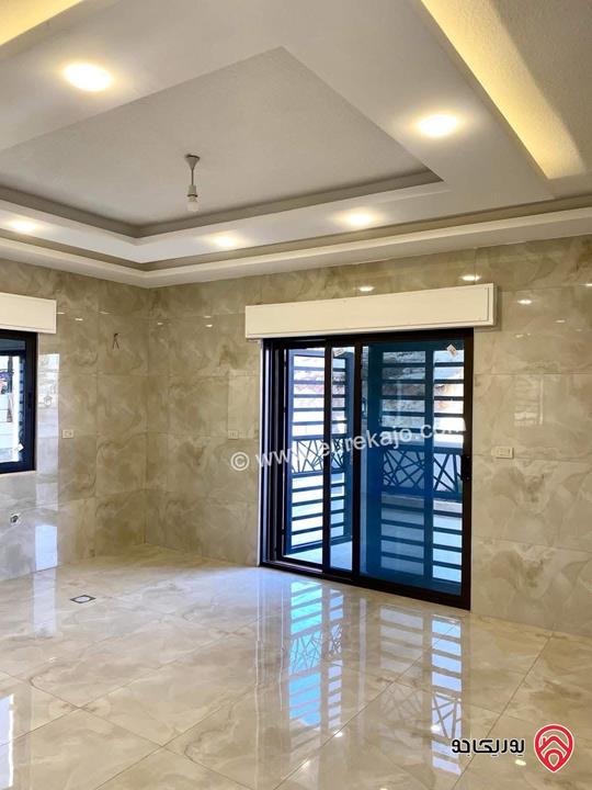 شقة ارضية مساحة 145م داخلي و 25م خارجي للبيع في عمان - ابو علندا اسكان الكهربا 