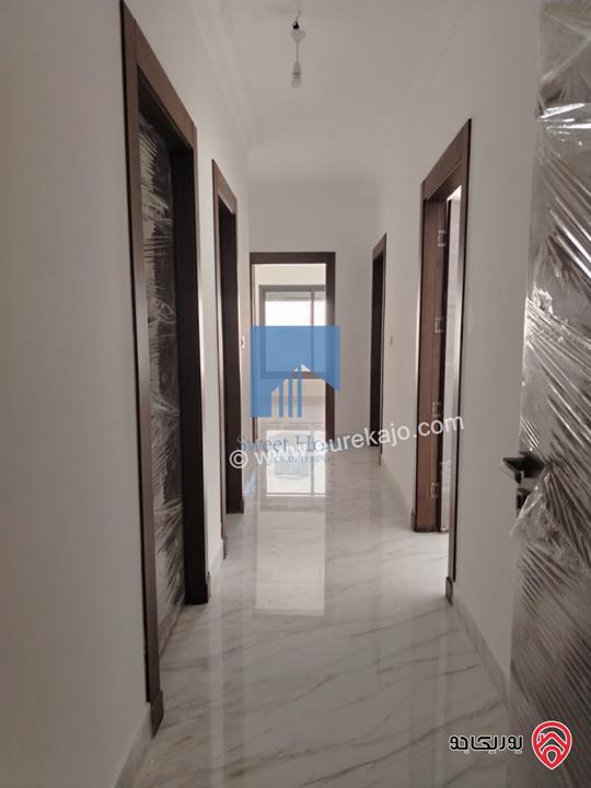 شقة فاخرة للبيع في عمان - خلدا قرب المدارس الإنجليزية طابق ثالث 280م مع روف دوبلكس 180م لم تسكن