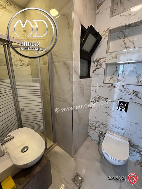 شقة دوبلكس فارغة للايجار في عمان - خلدا طابق أخير مع روف مساحة 200م مع تراسات تشطيبات و ديكورات عصرية فاخرة اطلالة رائعة