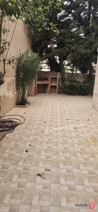 شقة ارضية مساحة داخلية 168م وتوسعة 25م حديقة وتراسات 200م للبيع في عمان - دير غبار