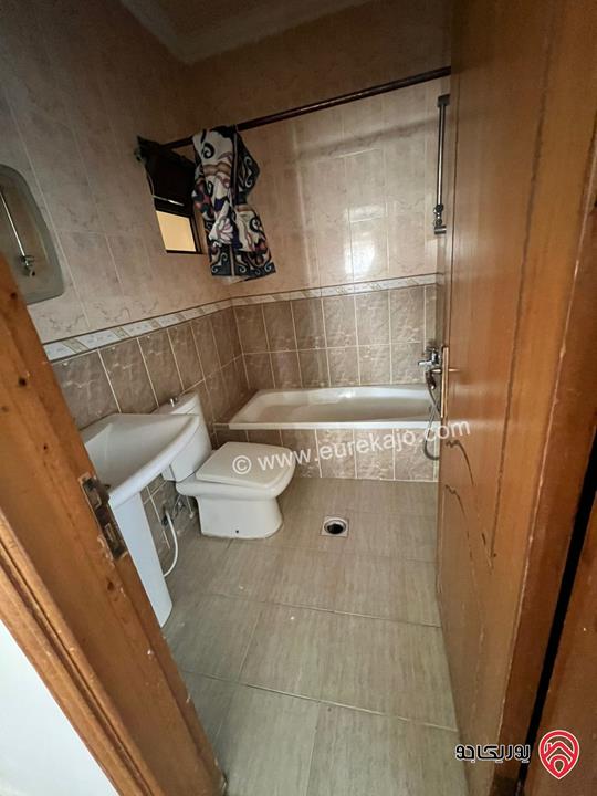 شقة فارغة طابق ثاني مساحة 140م للبيع في عمان - ضاحية الياسمين