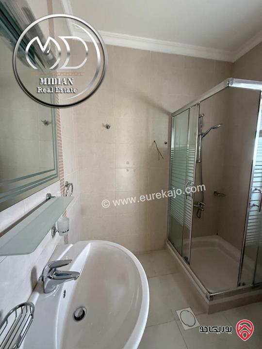 شقة فارغة طابقية مساحة 300م  سوبر ديلوكس للايجار في عمان - الرابية