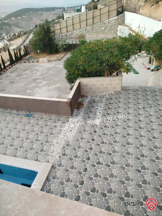 مزرعة مساحة الأرض 4 دونمات مع شاليه 250م للبيع في جرش خلف جامعة فيلادلفيا