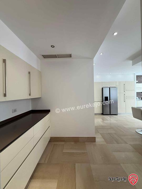 شقة أرضية ضمن كومباوند مساحة 180م مفروشة للبيع في عمان - عبدون - شارع القاهرة