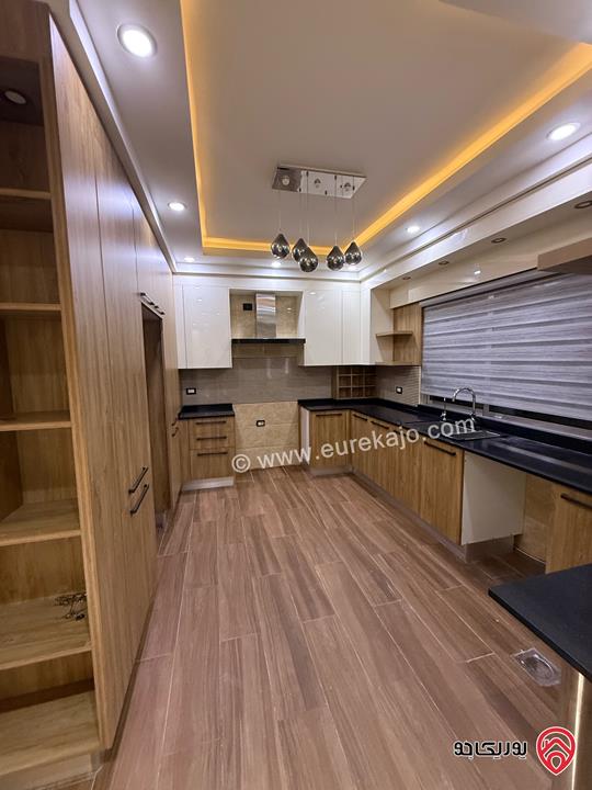 شقة طابق ثالث مساحة 200م للبيع في عمان - ربوة عبدون