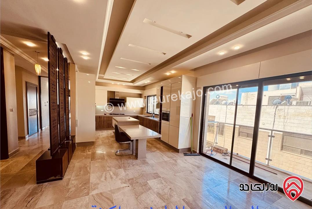 شقة فاخرة طابق ثالث مع روف مساحة 405م للبيع في عمان - خلدا