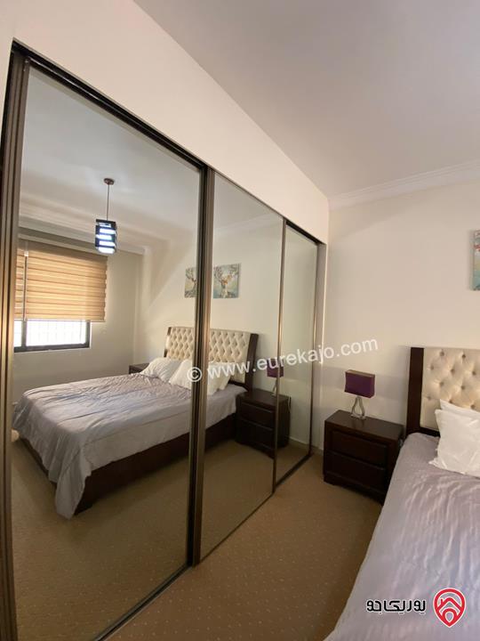 شقة طابق شبه ارضي مساحة 200م داخلي و 70م خارجي للبيع مفروشة في عمان - عبدون