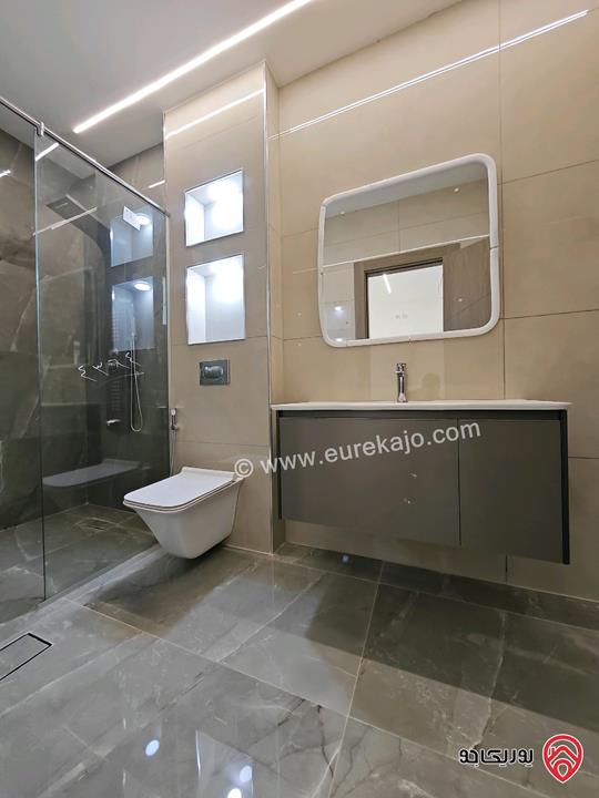 شقة طابق ثالث مع روف دوبلكس مساحة 210م للبيع في عمان - الجبيهة 