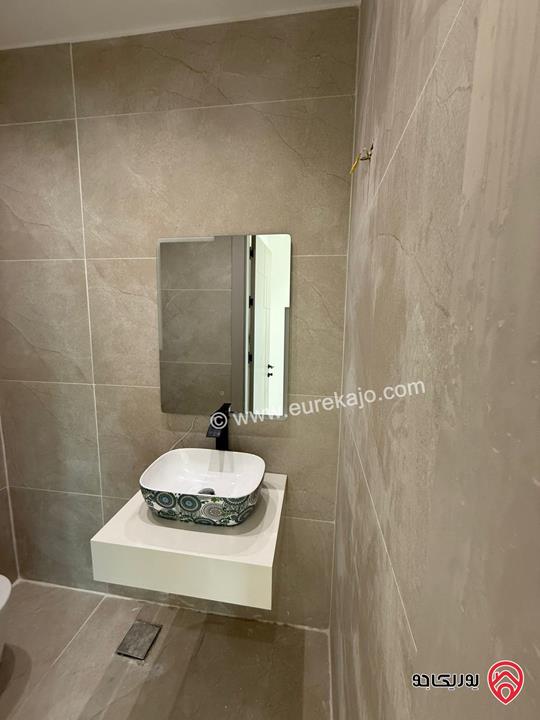 شقة طابق أخير مساحة 151م مرتفعة ذو اطلالة جميلة مجددة بالكامل للبيع في عمان - دير غبار