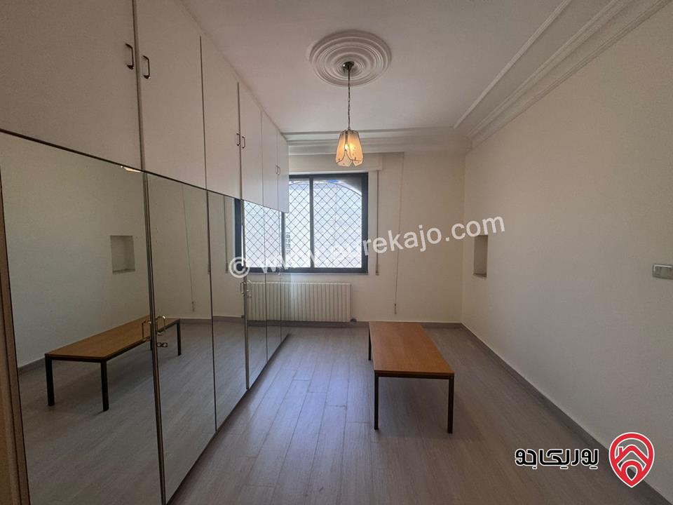 فيلا مستقلة للايجار في عمان - ام السماق مساحة الارض 500م البناء 450و الحديقة 200م والترس 200م