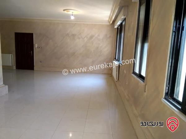 شقة أرضية مساحة 176م داخلي و 200م خارجي للايجار في عمان - الصويفية 