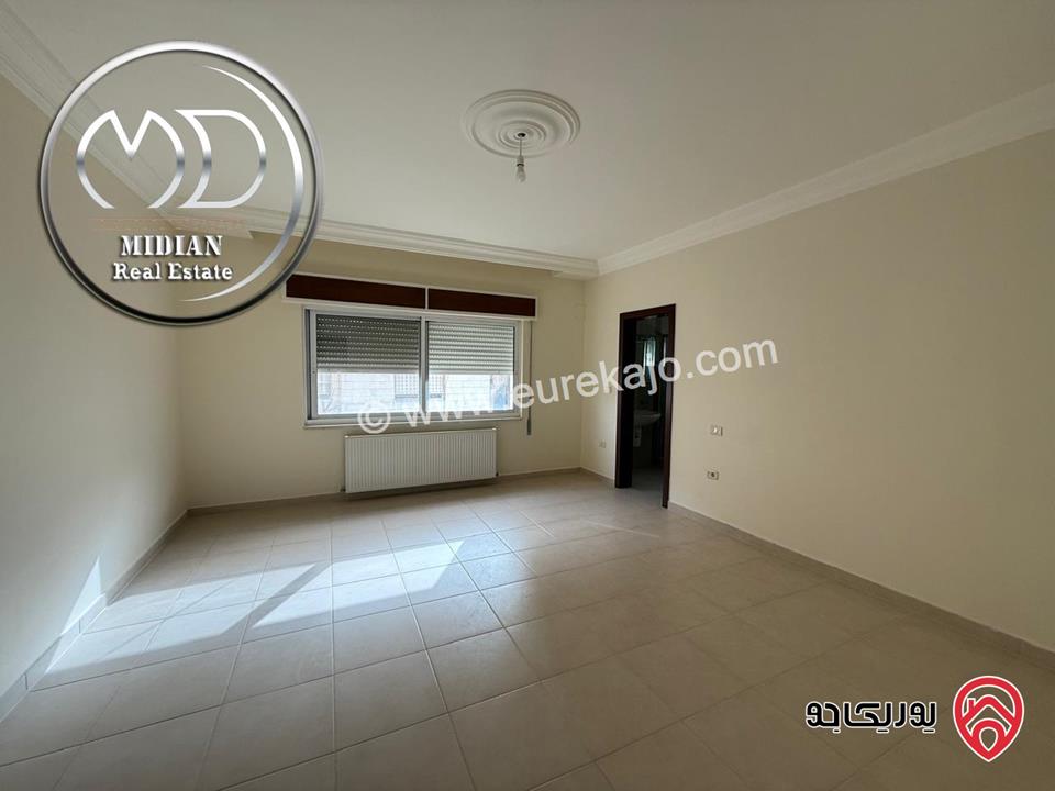 شقة فارغة طابقية مساحة 300م  سوبر ديلوكس للايجار في عمان - الرابية