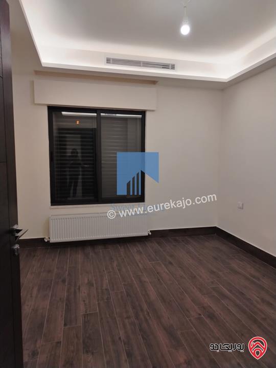 شقة فاخرة شبه أرضية مساحة 110م مع ترسات 60م للبيع في عمان - خلدا