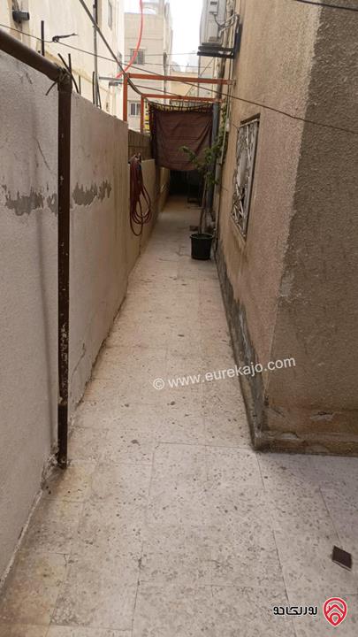 عماره للبيع في عمان - أم نوارة على مساحة أرض 400م 3 طوابق وروف بسعر مناسب 