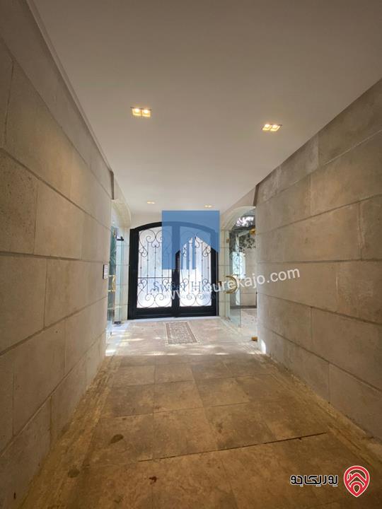 فيلا مستقلة فاخرة مساحة 700م على ارض 1 دونم و 350م للبيع في عمان - أم السماق الشمالي قرب التلاوي وخلف السنترو 