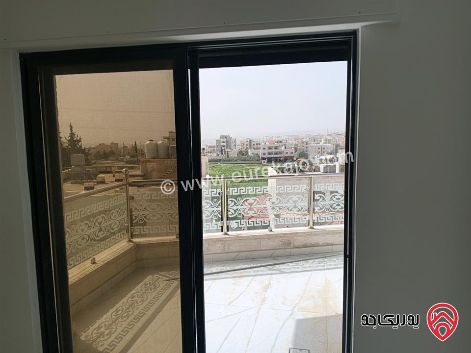 شقة طابق ثالث مع روف مساحة 202م للبيع في عمان - ابو نصير