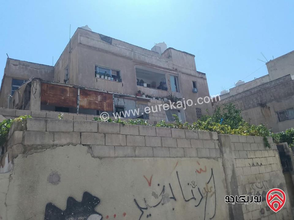 منزل مكون من 3 طوابق على أرض 371م للبيع في عمان - حي نزال