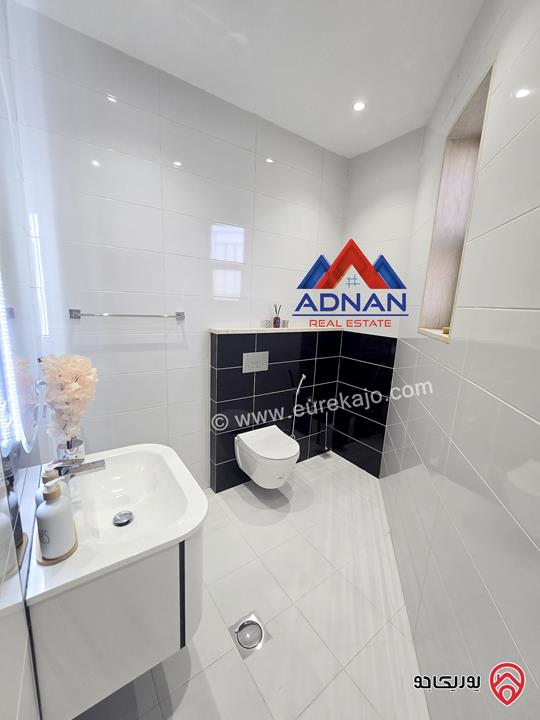 شقة طابقية مساحة 230م فخمة ملوكية مفروشة بالكامل للإيجار السنوي في عمان - عبدون