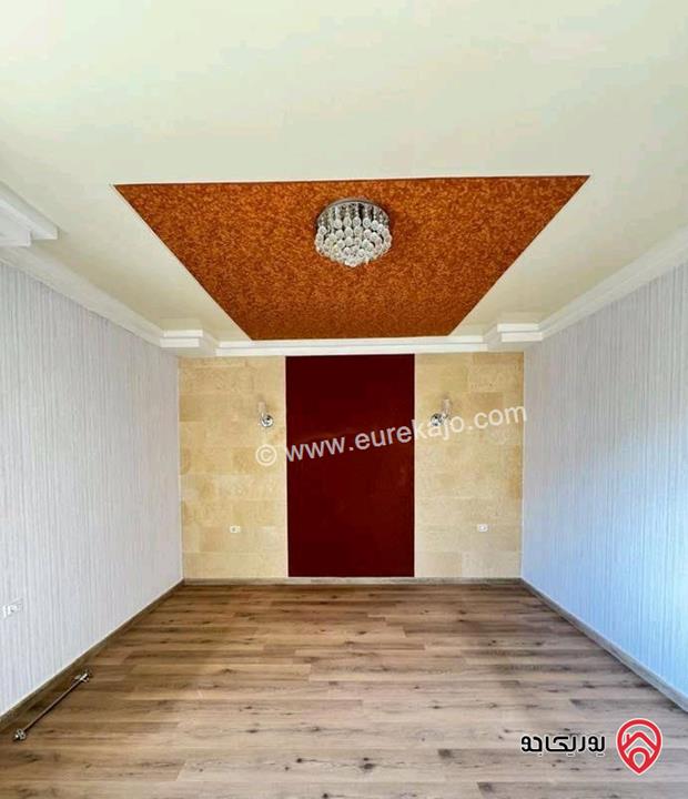 شقة دوبلكس طابق ثالث مع روف مساحة 310متر للإيجار في عمان - رجم عميش 