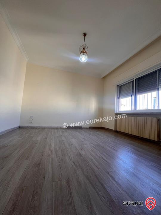 شقة طابق ثاني مساحة 195م للايجار في عمان - خلدا