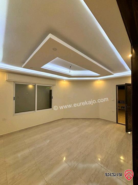 شقة طابق ارضي مساحة 190م للبيع في الزرقاء الجديدة