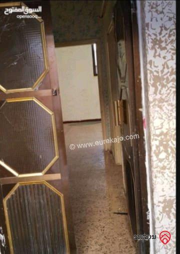 منزل قديم بطابقين تحته 4 محلات تجارية على أرض 365م للبيع في اربد