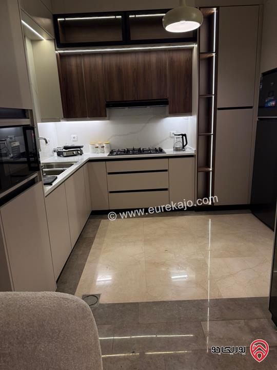 شقة مساحة 170م طابق ثالث للايجار مفروشة في عمان - دير غبار