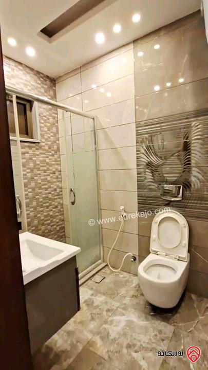 شقة فاخرة ارضية مساحة 155م داخلي و 150م خارجي للبيع في عمان - خلدا 