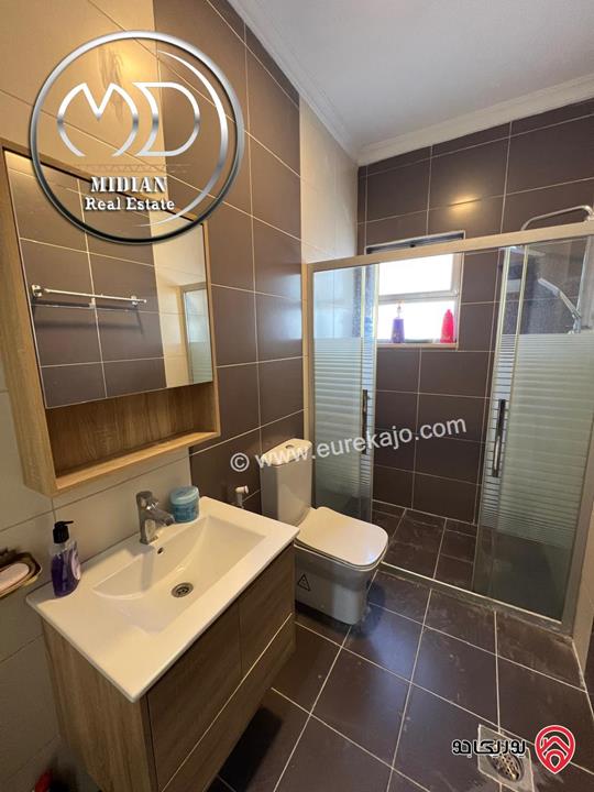 شقة مميزة للبيع طابق أخير مع روف في عمان - خلدا مساحة 340م مع تراسات تشطيبات و ديكورات فاخرة اطلالة رائعة بسعر مغري جداً