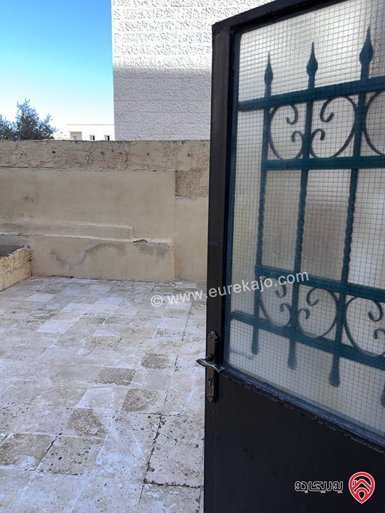 شقة شبه أرضية مساحة 100م داخلي و 100م خارجي للبيع في عمان - الجبيهة 