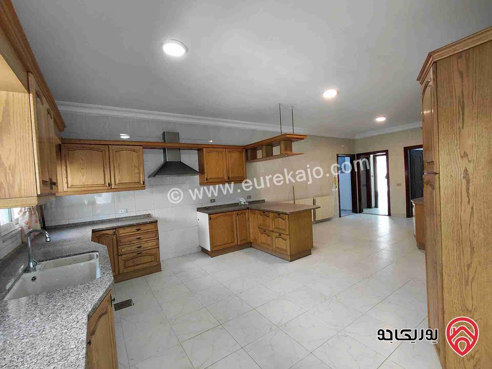 شقة فارغة أرضية مساحة 400م داخلي و 200م خارجي للايجار في عمان - خلدا 