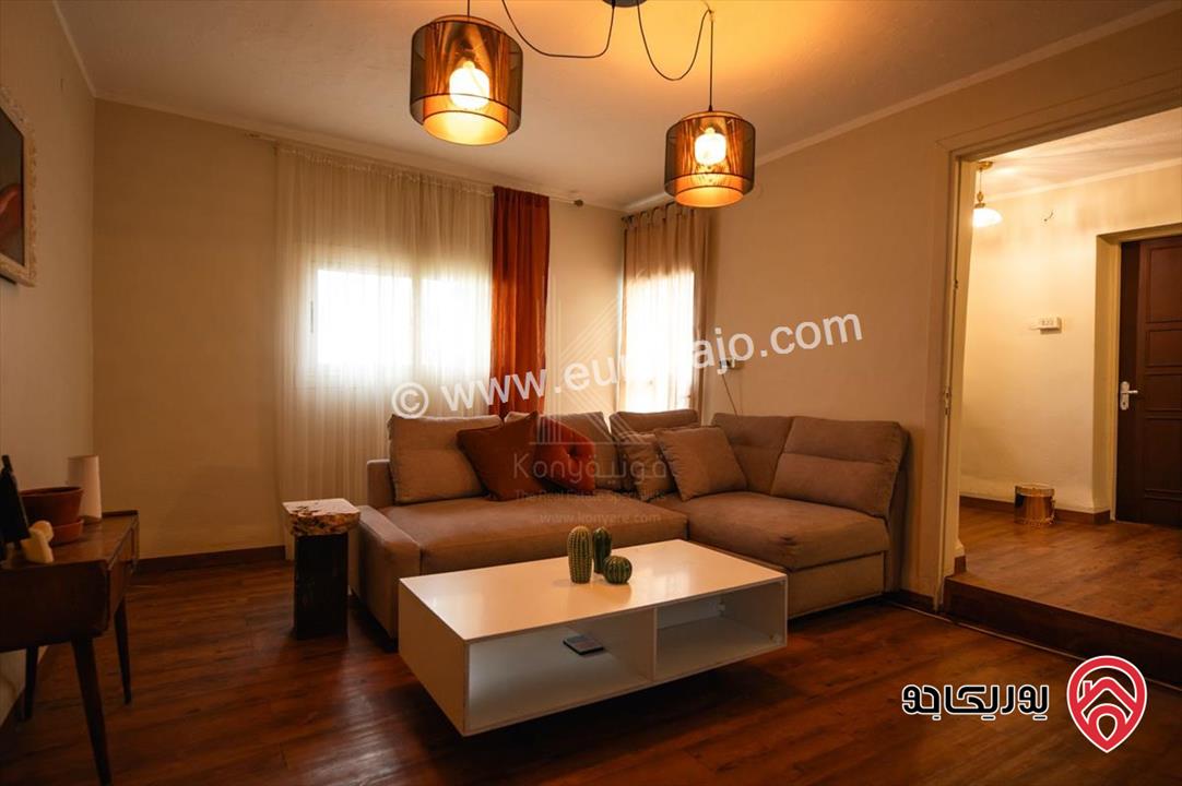 شقة مفروشة طابق أول مساحة 77م داخلي و 200م خارجي للايجار في جبل عمان