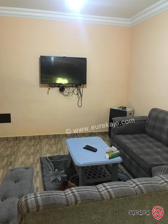 شقة طابق أول مساحة 80م مفروشة للبيع في اربد شارع الجامعة 