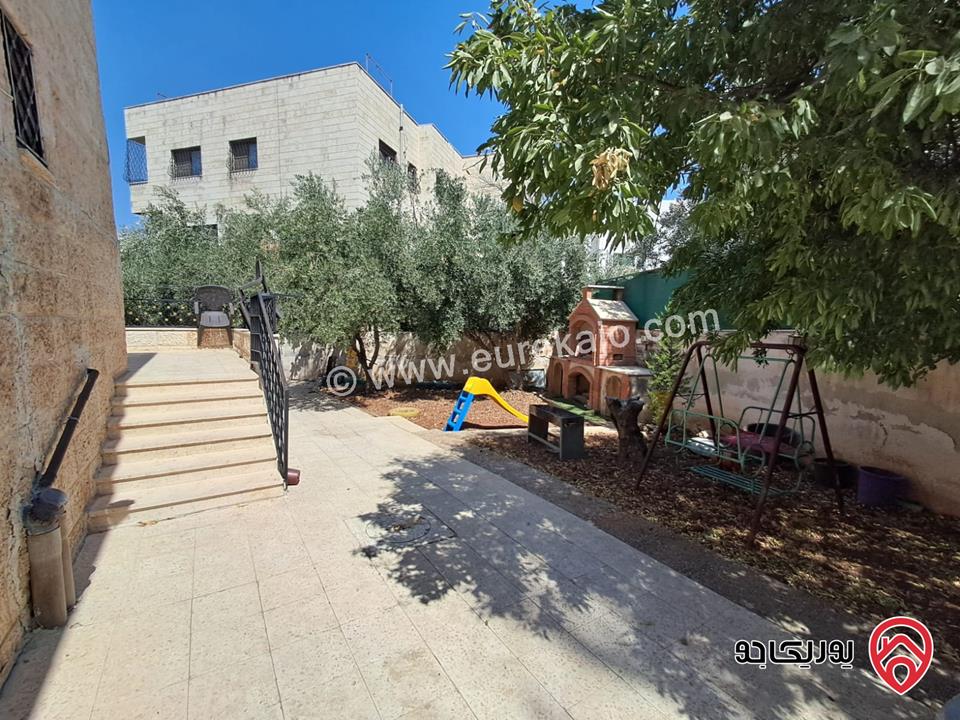 فيلا طابقين مساحة 416م على أرض 1 دونم و 75م للبيع في عمان - طبربور