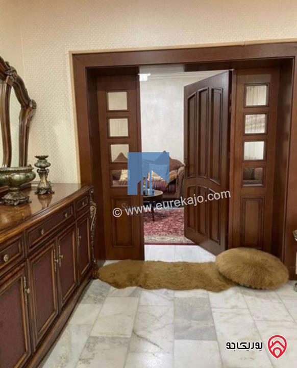 شقة أرضية مميزة للبيع في عمان - خلدا 190م مع ترس 70م تشطيب سوبر ديلوكس