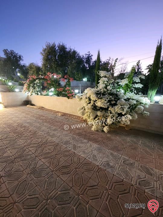 بيت نظام أمريكي مساحة 300م على أرض 3 دونم و 500م للبيع في السلط
