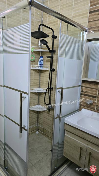 شقة مساحة 70م طابق أول مفروشه للإيجار في اربد - طلوع مسجد علياء التل 