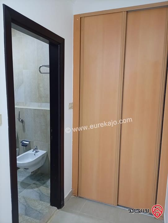 شقة دوبلكس أرضية شبه مستقلة مساحة 375م داخلي و 300م خارجي للبيع في عمان - خلدا