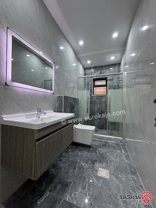 شقة شبه ارضية مساحة 184م مع ترس وحديقة 120م سوبر ديلوكس للبيع في عمان - المقابلين 