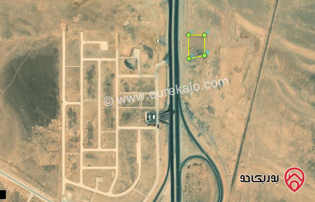 قطعة ارض من اراضي معان قرية الهاشمية مساحتها 4 دونم تصلح لمشروع كازية واستراحه واي خدمات اخرى جميع الخدمات متوفره واجهة 100متر على شارع 