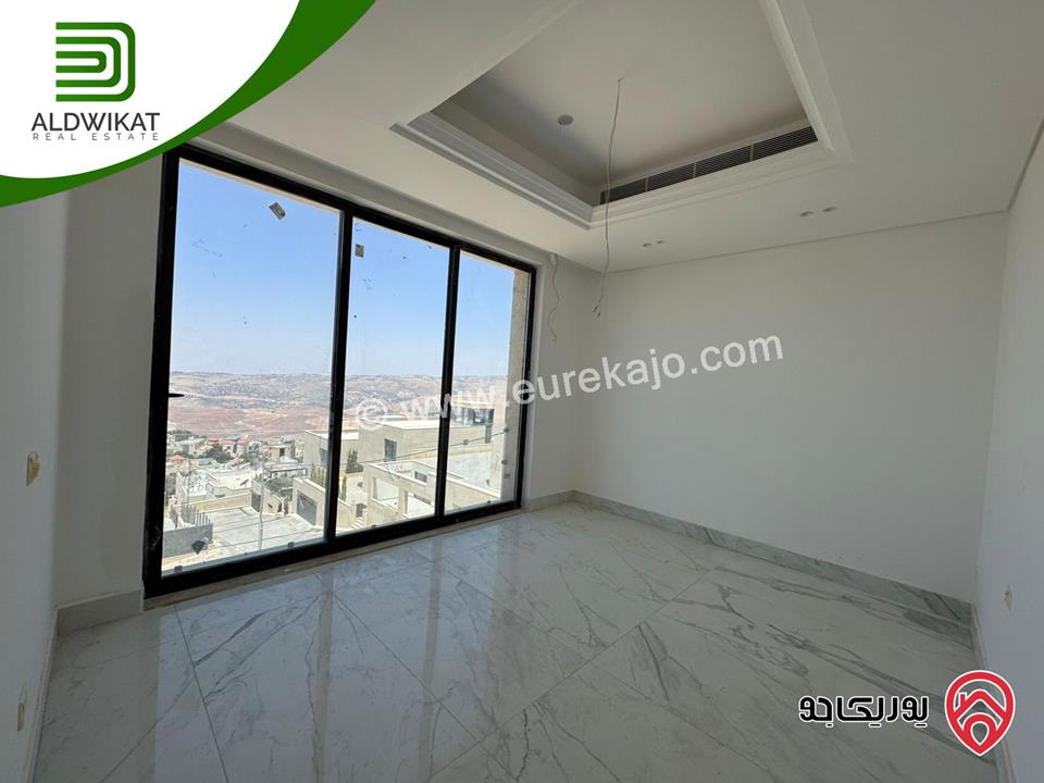 فيلا مستقلة للبيع بالقرب من دابوق / الهاشمية مساحة البناء 700م ومساحة الارض 555م ومساحة الحديقة 150م والترس 200م 