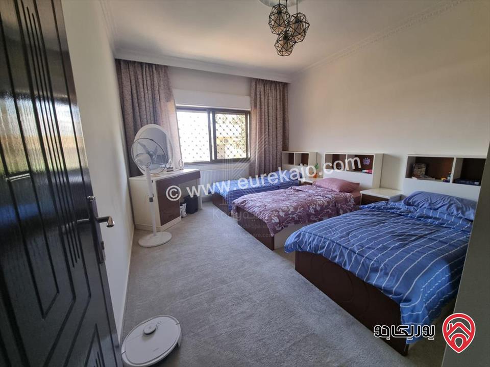 شقة مميزة مساحة 198م طابق ثالث للبيع في عمان - الجبيهة